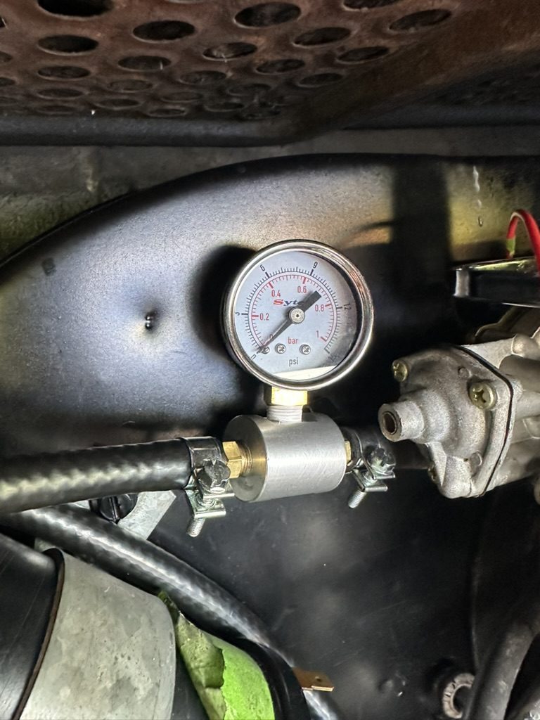 Inline fuel pressure gauge temporarily fitted to set the Malpassi regulator