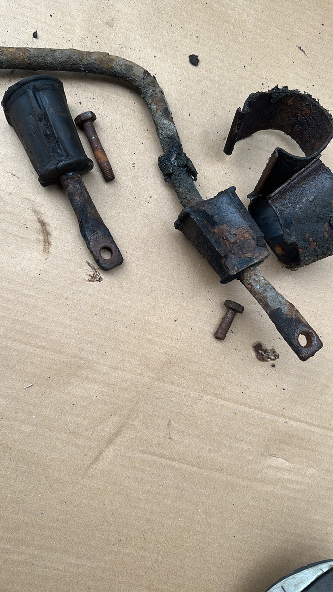 Snapped anti-roll bar and fitting kit finally removed