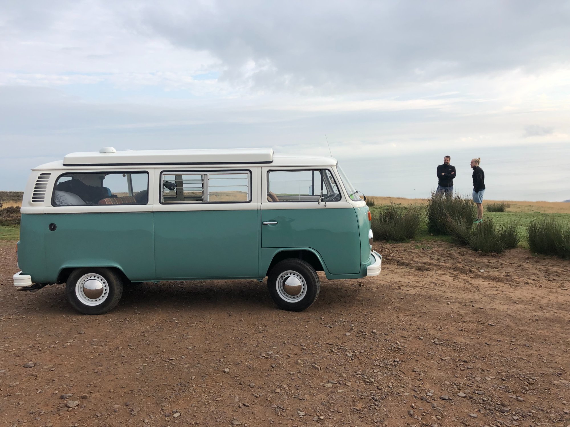 Jenny the Bus - 1976 VW Bay Window in turquoise